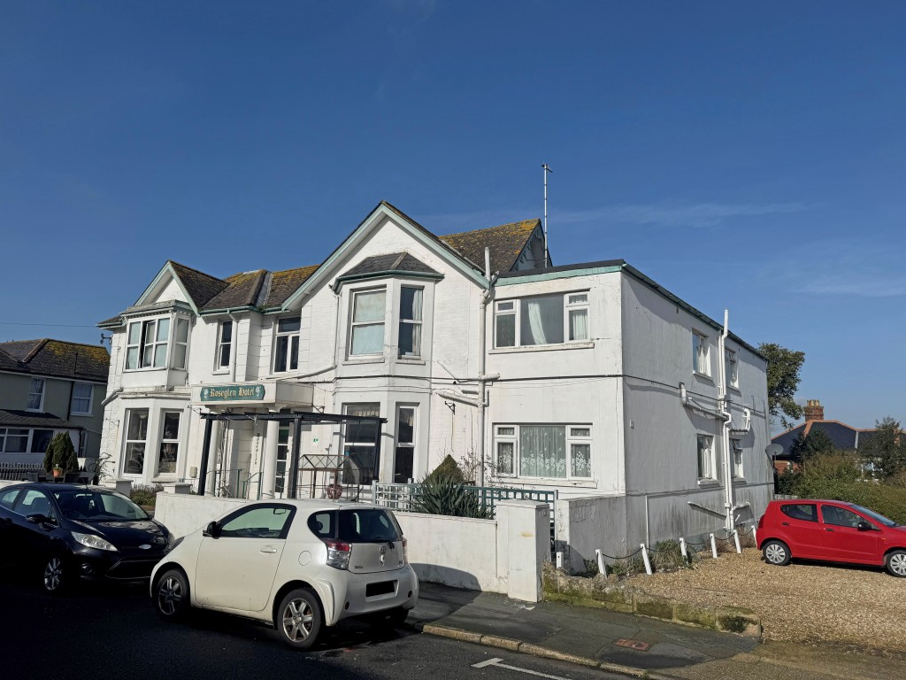 Lot: 25 - FORMER HOTEL WITH HMO LICENCE AND PLANNING CONSENT FOR CONVERSION TO 8 APARTMENTS - Street View